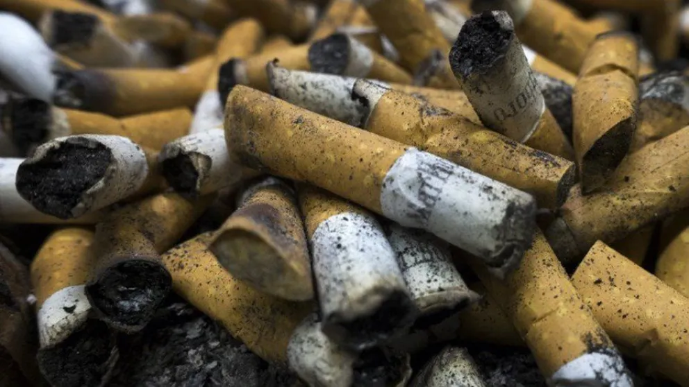 Proyecto de ley para que sólo puedan comprar cigarrillos los mayores de 100 años