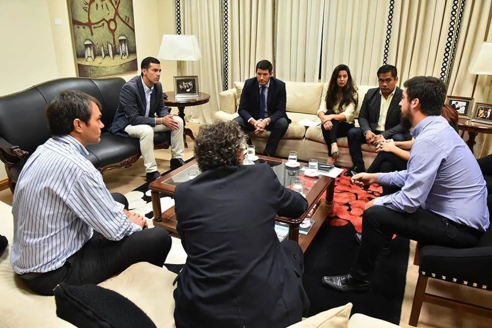 Protección a la actividad de prensa: Urtubey y periodistas juntos