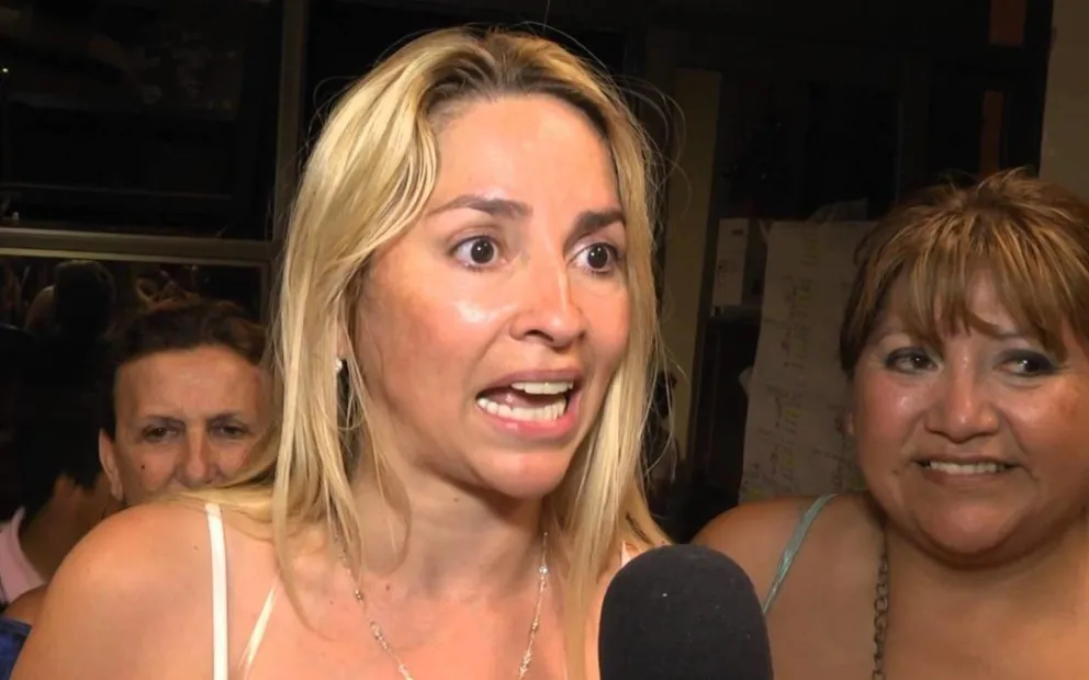 VIDEO. Patricia Argañaráz toma de rehenes a docentes y protagoniza un escándalo