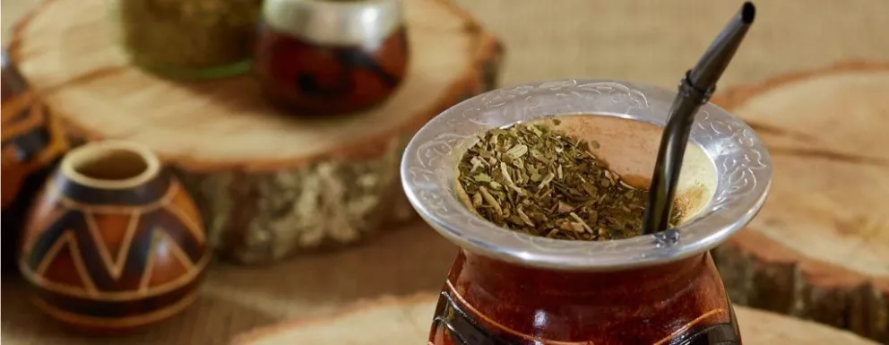 Adiós al mate cebado: bruto aumento de la yerba