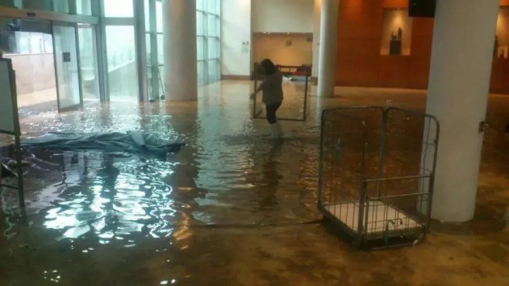 VIDEO. Tremendo temporal deja inundado al hotel Sheraton