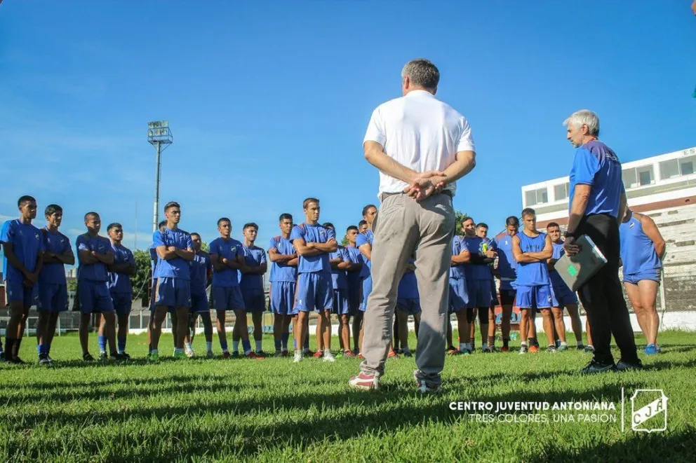 Se presentó al nuevo DT de Juventud y el plantel se prepara para la reválida