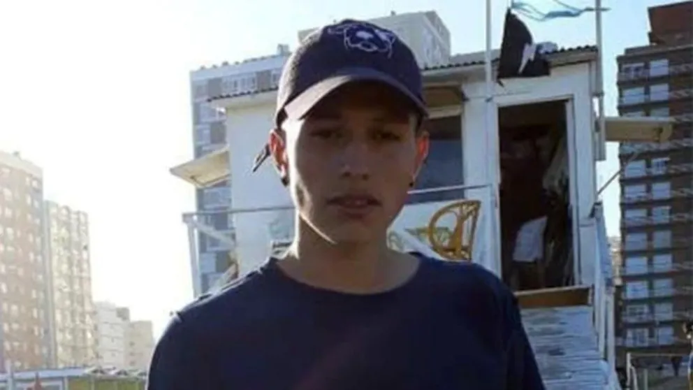 VIDEOS. Un adolescente acusó de robo a un joven y lo mató de una trompada