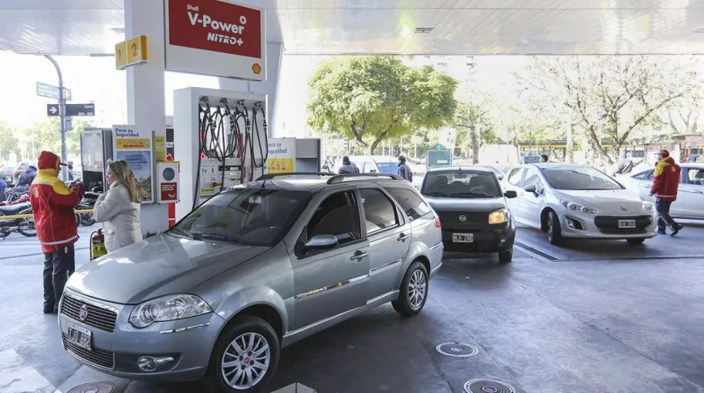 Vuelve a aumentar la nafta: Shell remarca más de 2% en todo el país