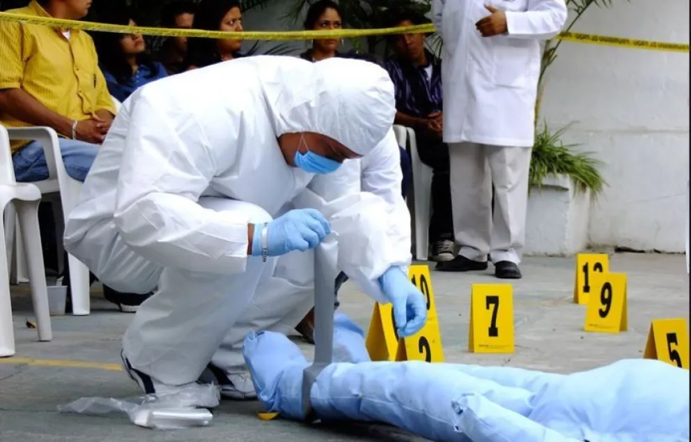 Tremenda oportunidad: curso para auxiliar de forenses