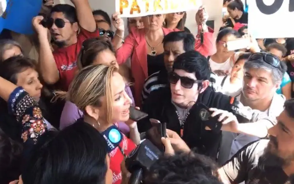 Patricia Argañaráz a los gritos en las puertas de ADP