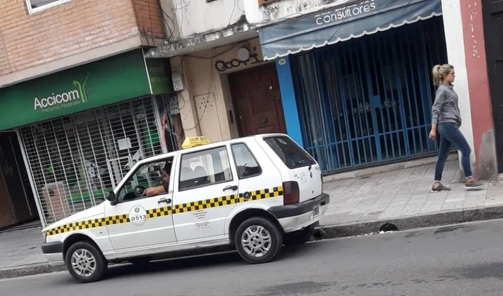 Un horror: tremendo acoso callejero en pleno centro. Un asco. Te mostramos la licencia del taxista