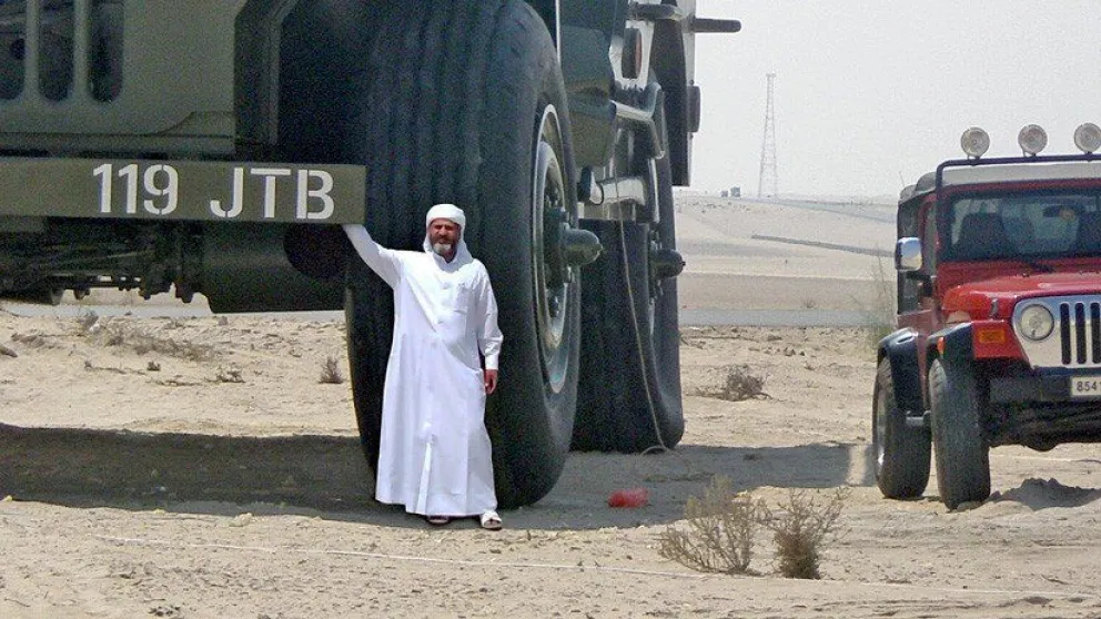 Así es el 'monstruo' cívico-militar de 10 ruedas diseñado por el jeque de Abu Dhabi (FOTOS, VIDEO)