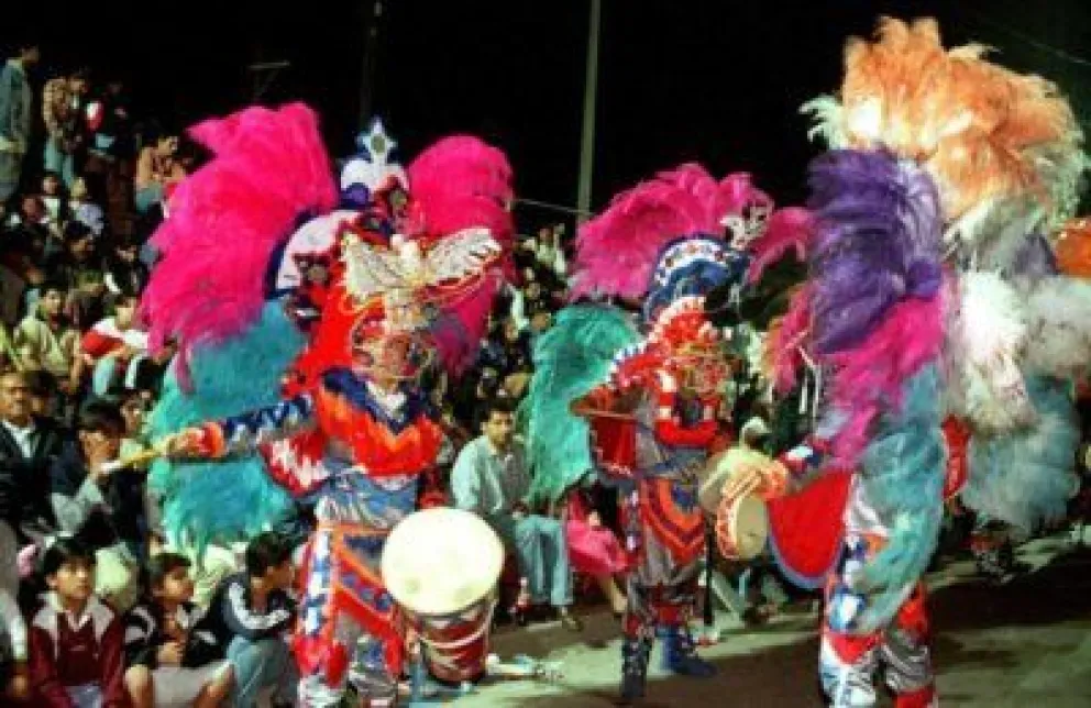 Carnaval en Salta: un abusador de niña de 12 años es atacado con el lanza espumas "Rey Momo". Fue detenido