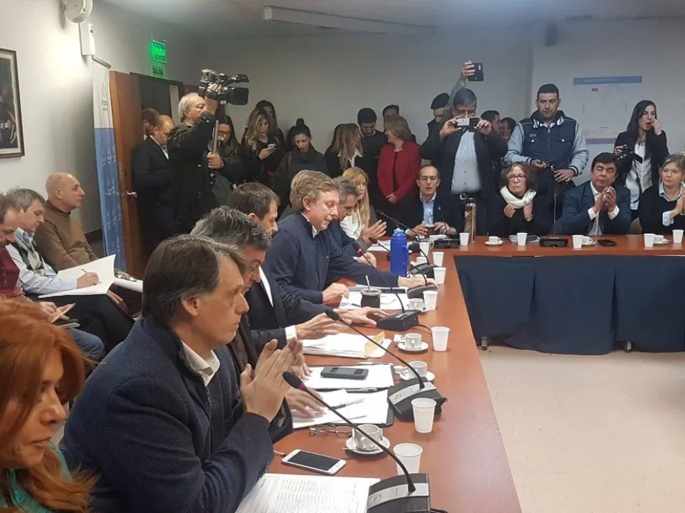 Medios de comunicación en la mira: el Foro de Intendentes convoca a reunión urgente