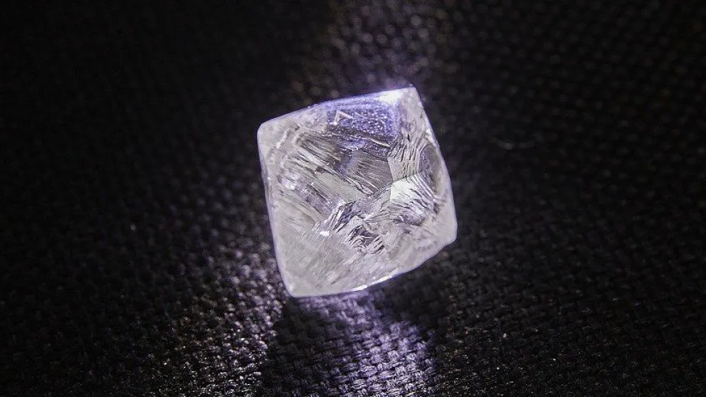 Hallan en Rusia un singular diamante de calidad gema de casi 100 quilates