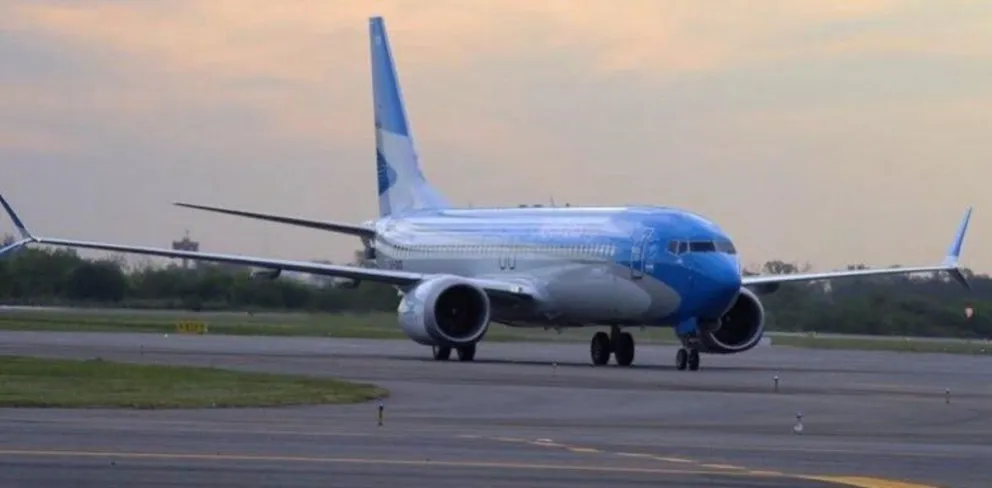 No lo dejaron subir al avión: debía  casi $ 200.000 de cuota alimentaria