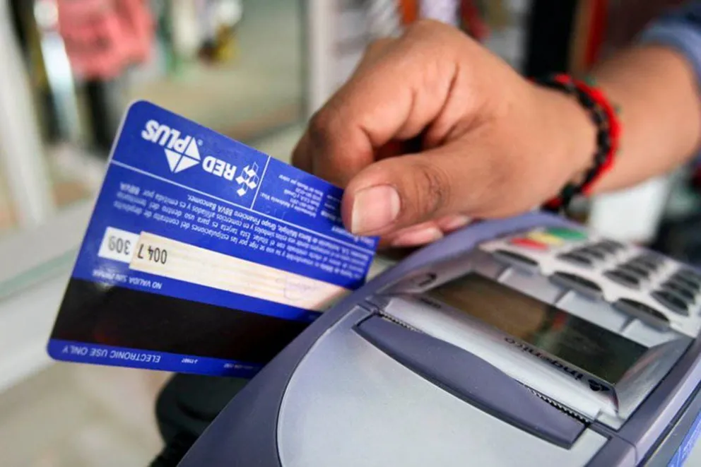 Es obligatorio que los comercios reciban tarjetas de débito