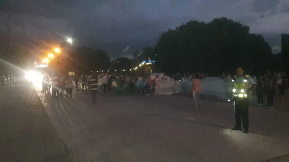 Marcha docente y corte de ruta
