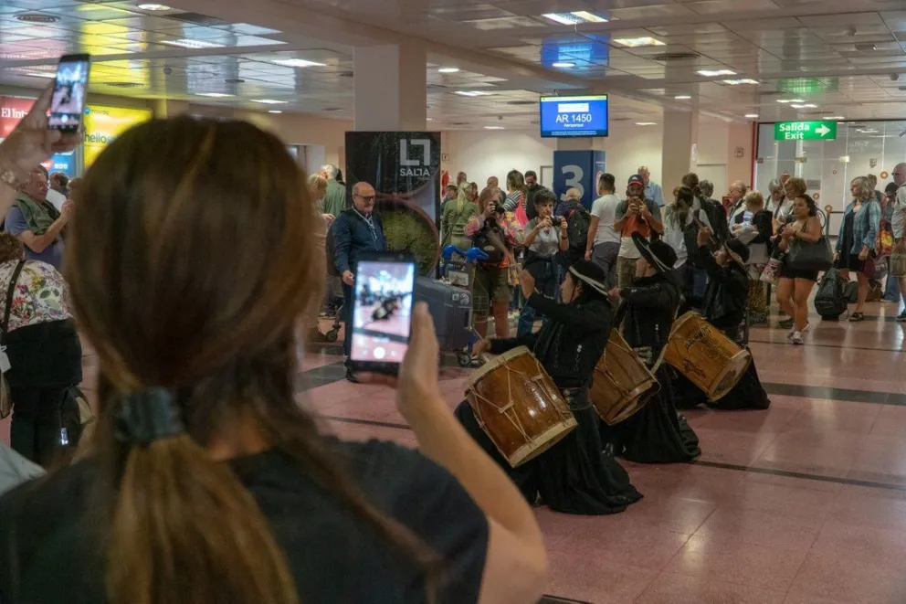 Sorpresa en el aeropuerto de Salta para los turistas: conocé lo que pasó