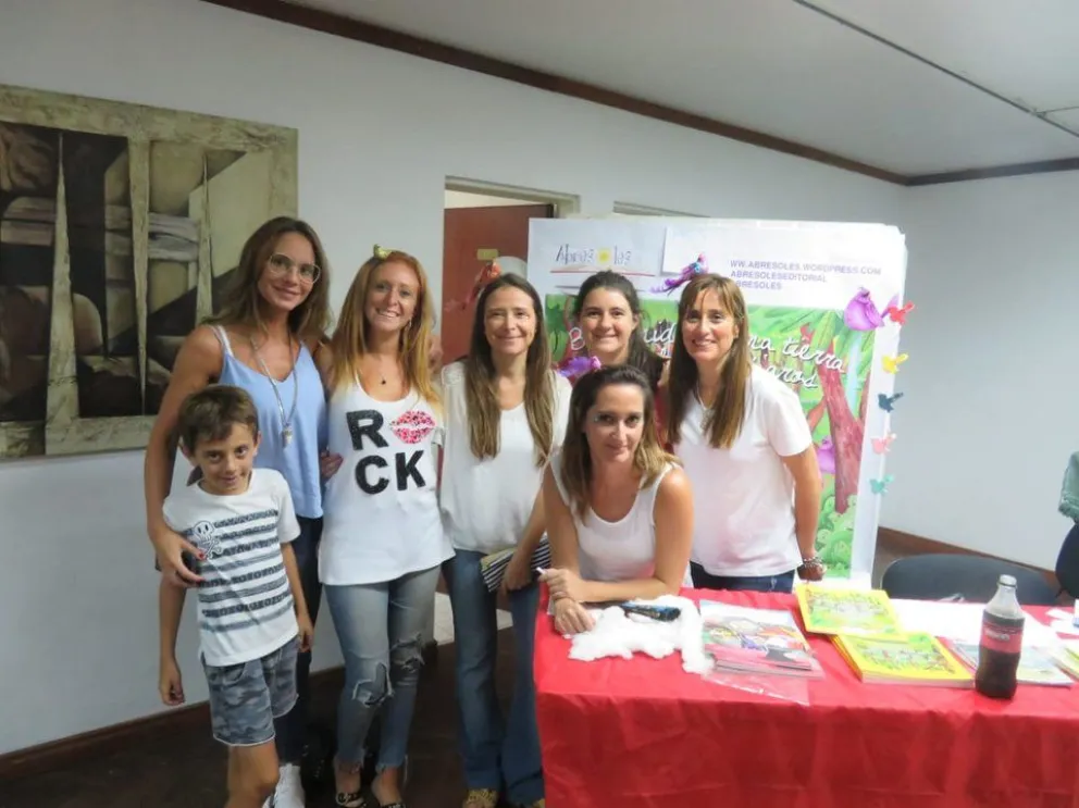 Exitosa presentación del libro: '’Nubes y pájaros’  de las hermanas Colombo