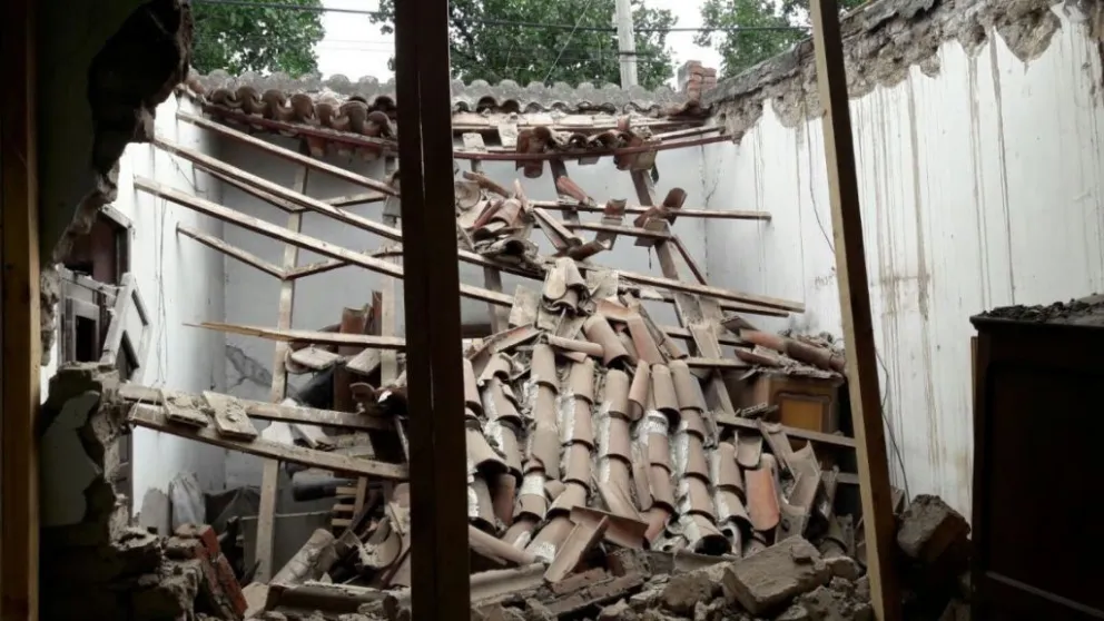 Peligro de derrumbe en tres casas en el centro salteño. Temen lo peor