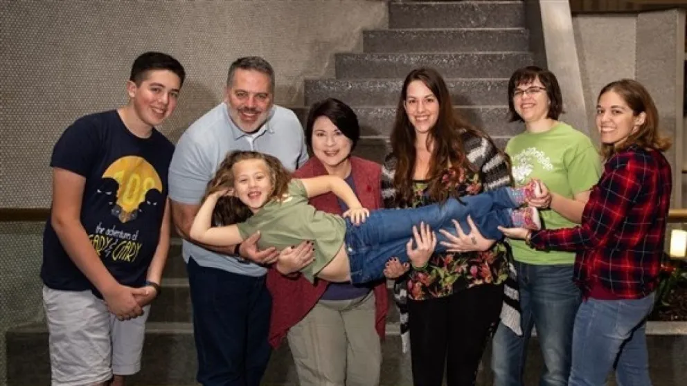 Se hizo un análisis de ADN para encontrar a su padre, pero a cambio halló tres hijas