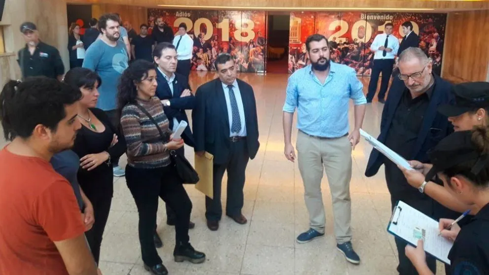 La Federal inspeccionó y cerró el teatro donde se cayó Sergio Denis