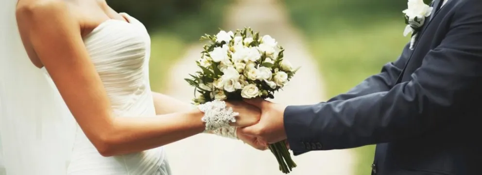 VIDEO: Por un chiste, en pleno casamiento cacheteó a su esposa
