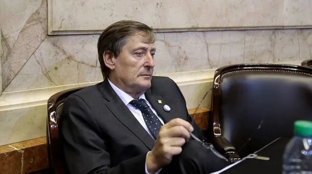 Diputado de Cambiemos mandó un desubicado Tuit contra las mujeres y explotaron las redes