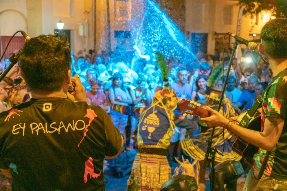 Con mucha fiesta se desenterró el 'Carnaval en la Ciudad”