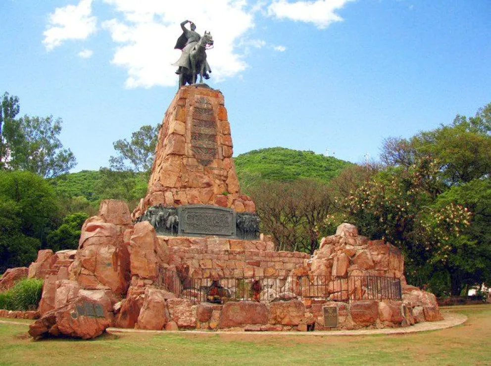 Mirá el antes y el después del Monumento a Güemes luego de su remodelación