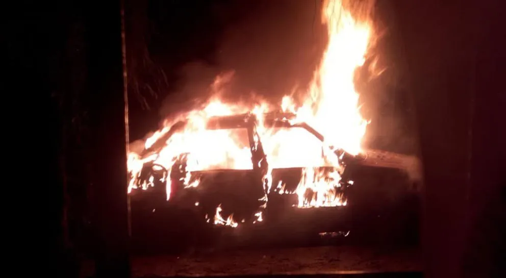 Le incendiaron el auto a un periodista salteño. ¿Sectores políticos lo quieren callar a la fuerza?