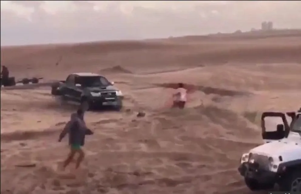 ¡Dale play!: momentos de terror en la playa, conductor loco casi mata a todos
