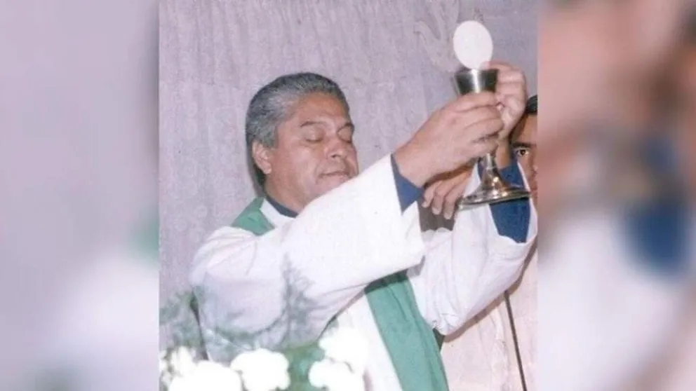 ¿Lamas seguirá siendo sacerdote?