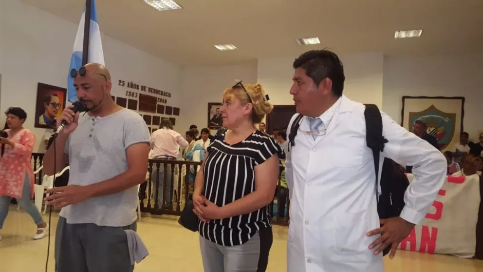 Los docentes de Orán piden la renuncia de Berruezo: tremenda movilización