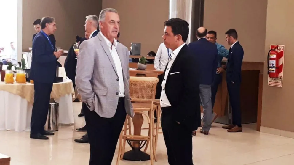Marcelo Gallardo y Gustavo Alfaro, juntos en la cumbre de entrenadores de la Conmebol