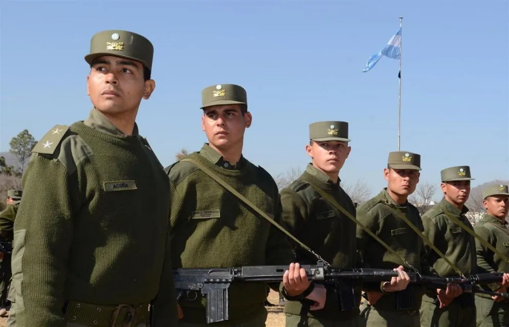 Tremendo operativo: allanaron el escuadrón 22 de Gendarmería Nacional