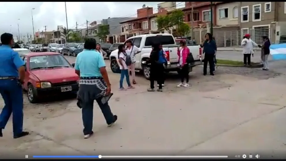 VIDEO. El presidente de Central Norte de Salta casi atropella a un docente que se encontraba manifestando