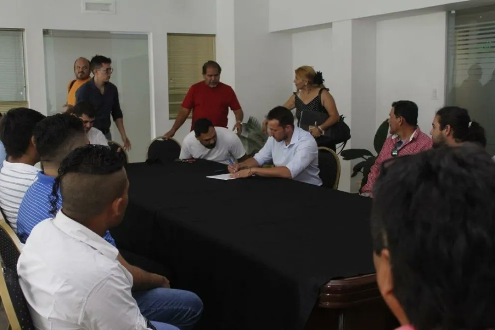 Grupo de violentos atentaron contra Matías Assennato y militantes del Frente Plural