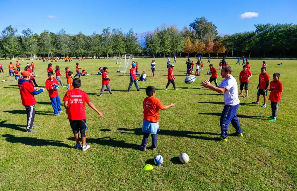 'Rugby en los barrios”: recorrerá 16 puntos de la ciudad para desarrollar actividades recreativas  y deportivas