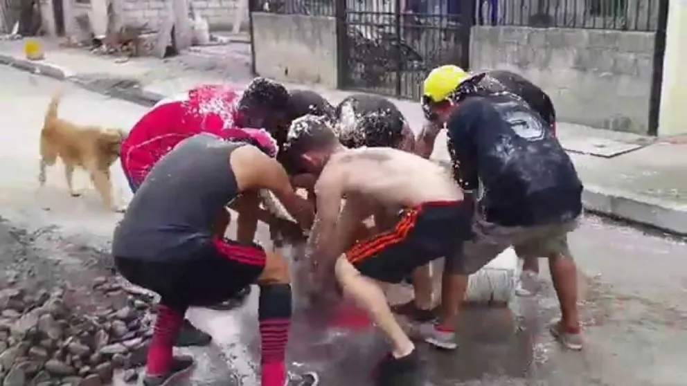 Salteños jugaban al carnaval y le tiraron cal a los ojos a otro niño