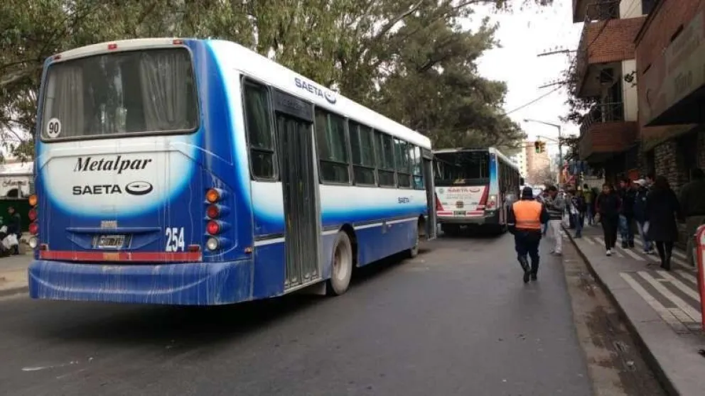 Discutían por quién tenía el paso, y se "llevó puesto a un motociclista"