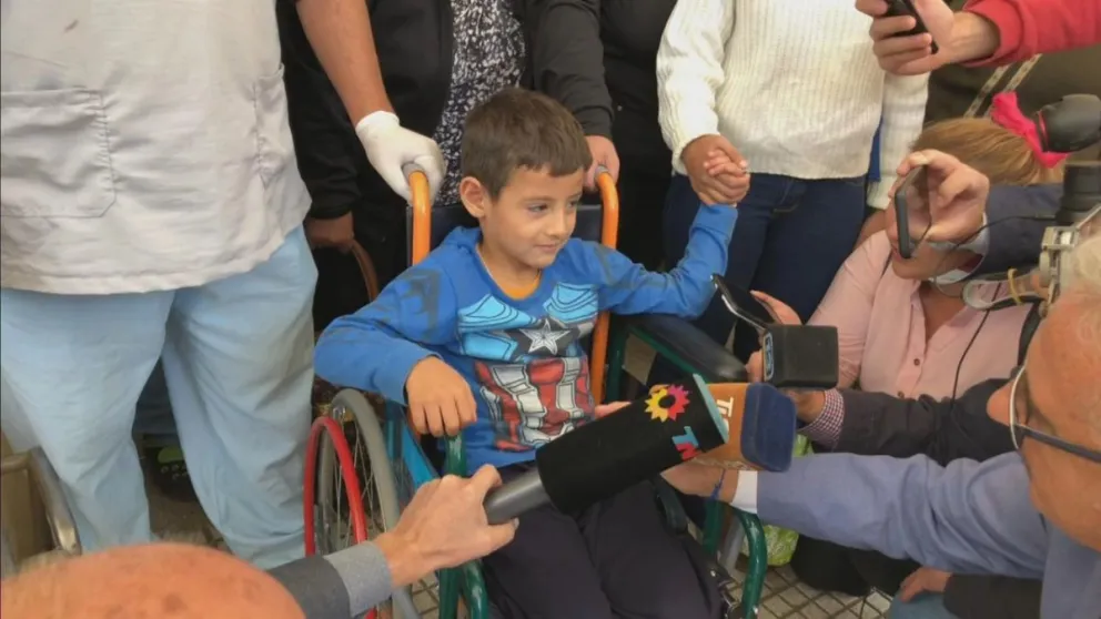 Benjamín, el niño que sobrevivió una noche en el desierto, fue dado de alta. ¿Qué dijo?