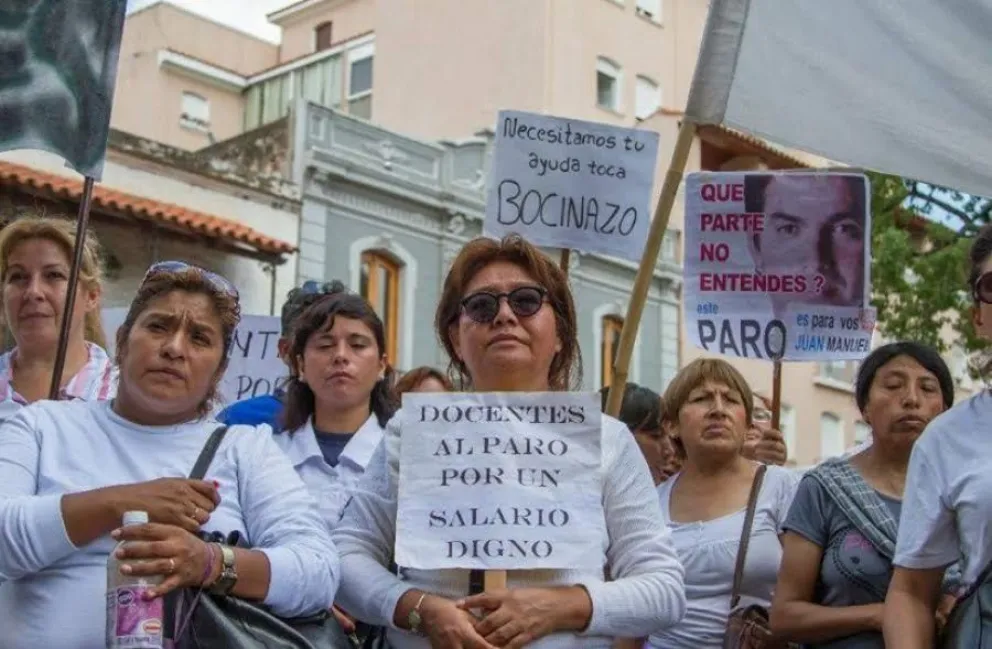 Docentes autoconvocados continuarán con el paro