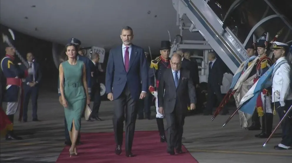 Los reyes de España llegaron a la Argentina: se reunirán con Macri