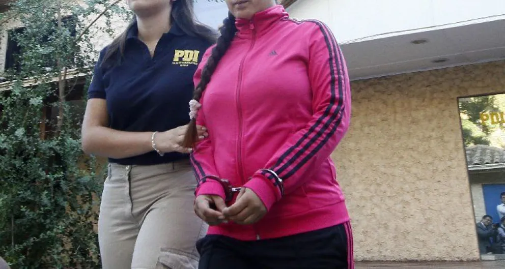 Detuvieron a las feministas que pintaron una Virgen