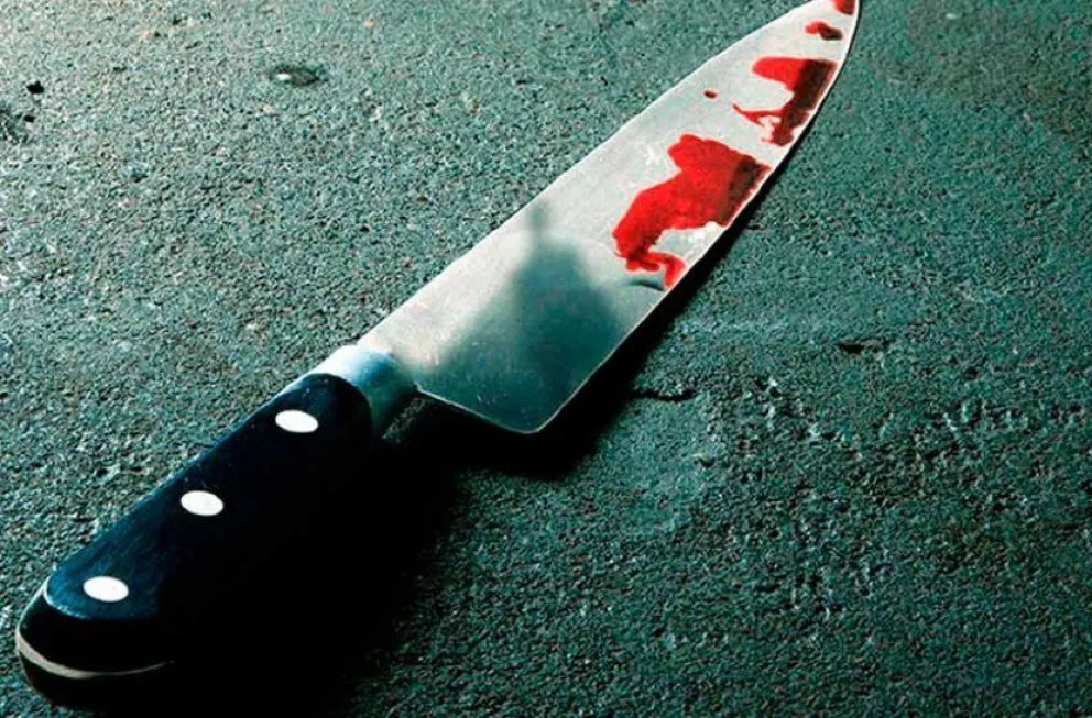 Se enteró que su ex mujer estaba de novia, y se desquitó con su propia hija