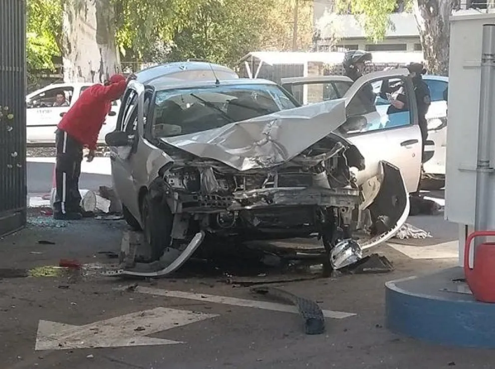 Salteño loco se metió en la Shell, chocó a varias personas y mató a una