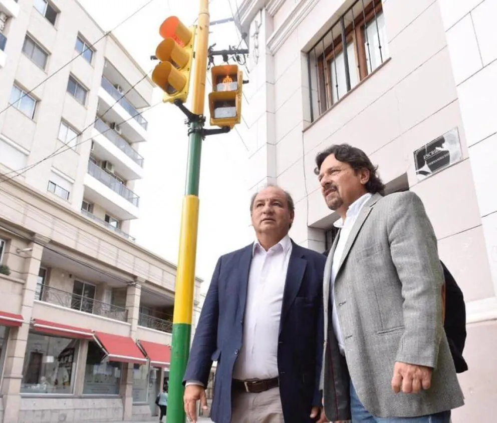 Saénz puso en funcionamiento un nuevo semáforo. ¿Dónde?
