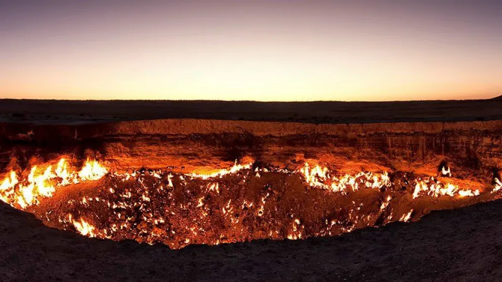 VIDEO, FOTO: Un dron capta impresionantes imágenes de 'la puerta del infierno'