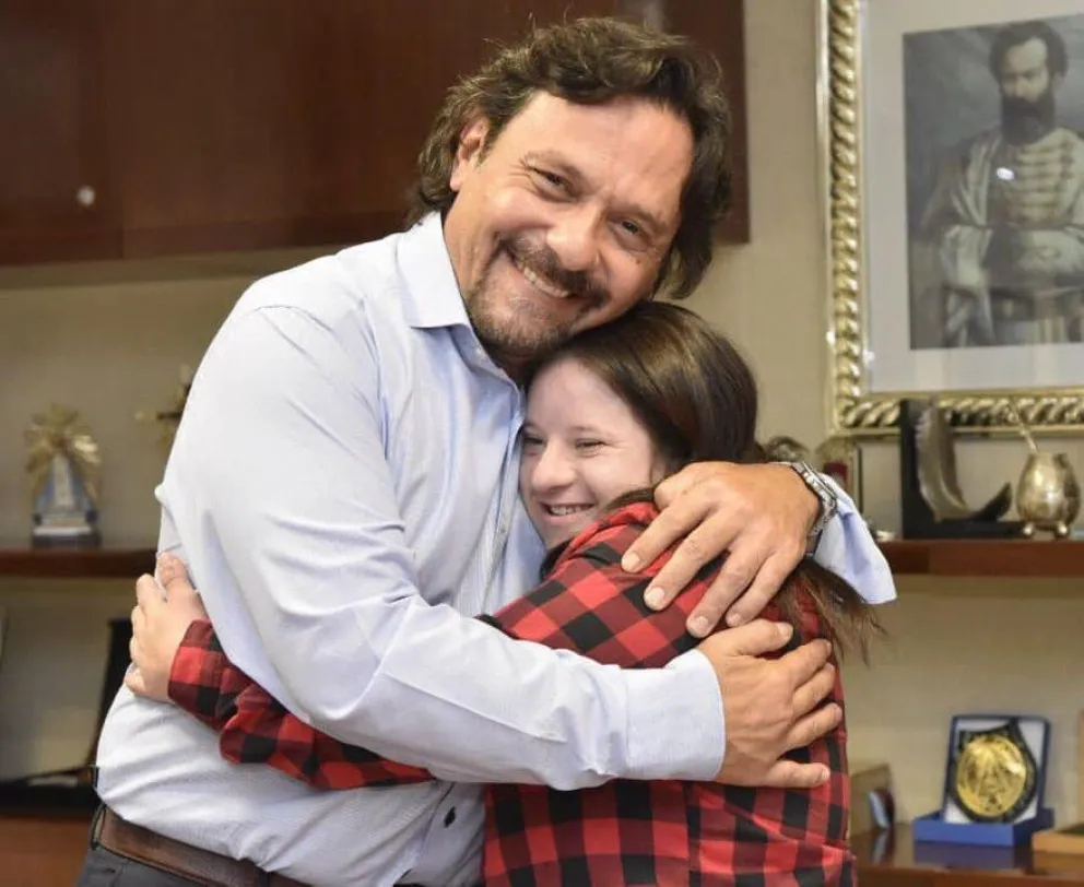 Día Mundial del Síndrome de Down: Sáenz celebró junto a una trabajadora del municipio
