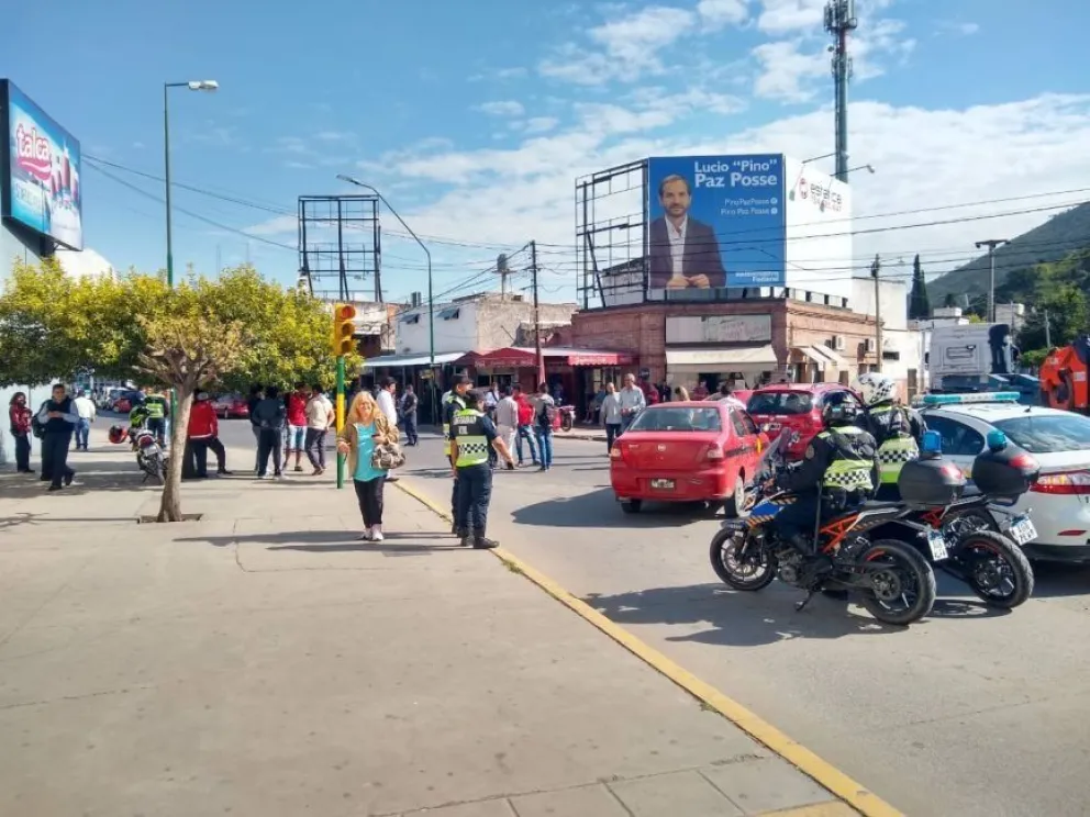 Se la tenían jurada: taxistas y remiseros a la piñas en Salta