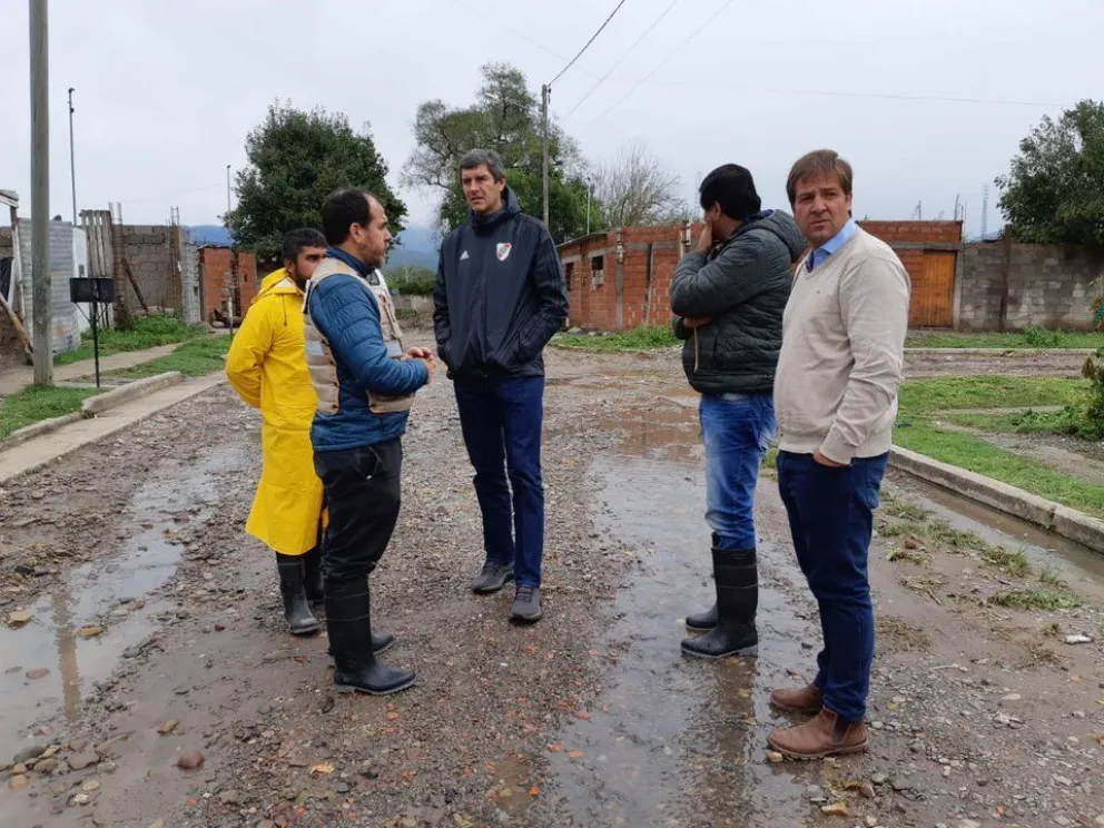 Yarade recorrió barrios afectados por el temporal 