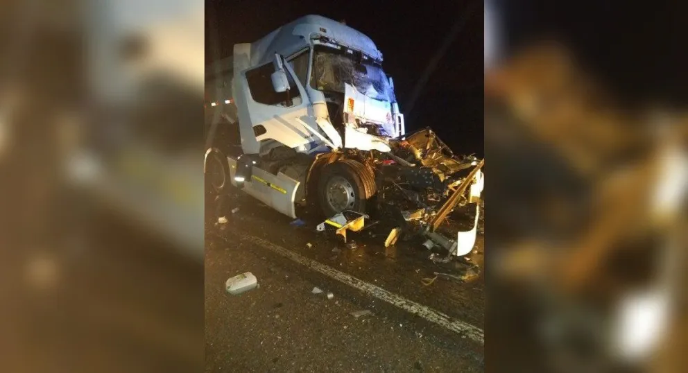 La ruta 9 se llevó a un camionero: tremendo choque